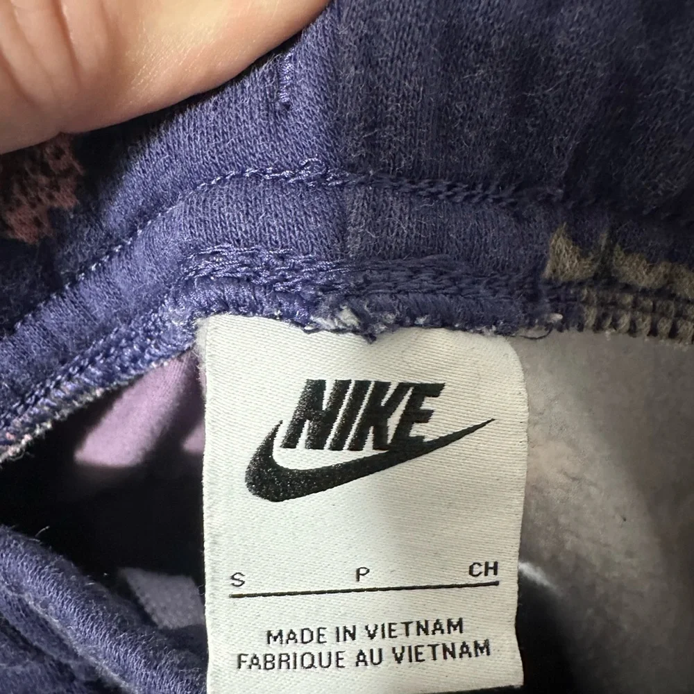 Nike floral Sweats - Picture 2 of 3